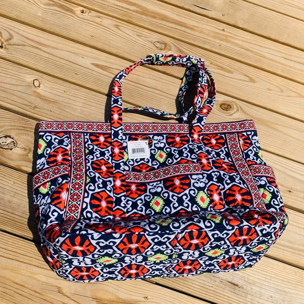 Vera Bradley Get Carried Away Tote NWT - Picture 1 of 11